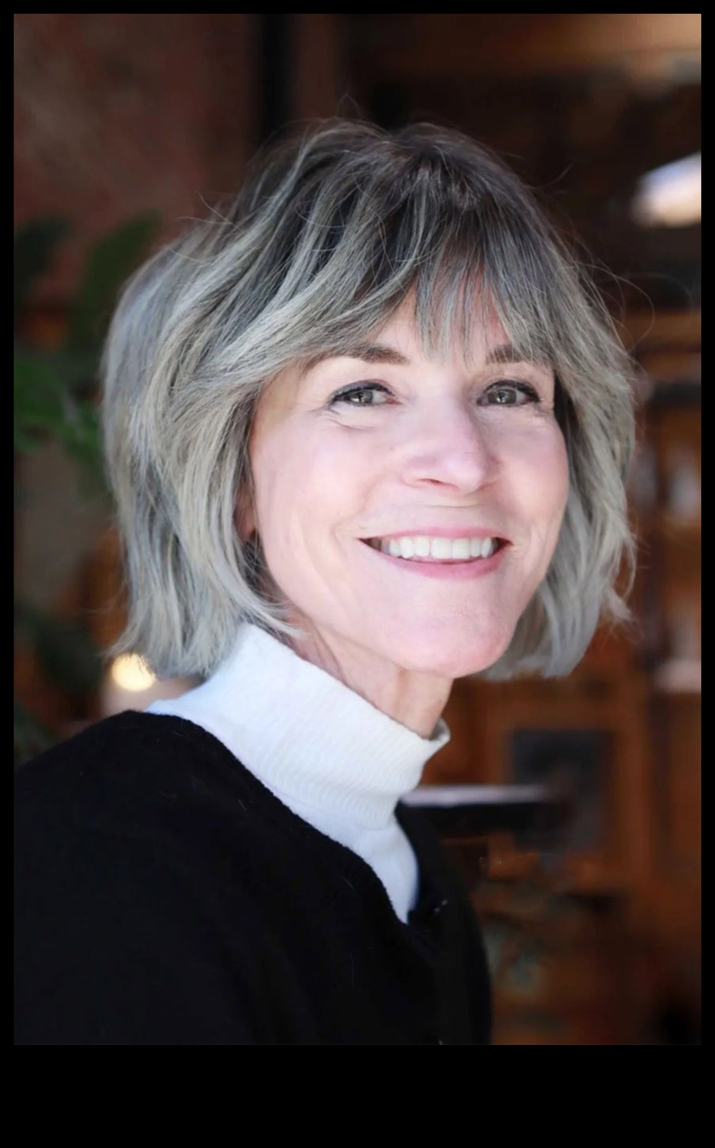 Ikdienas elegance Turpinājums: Stilīgas un praktiskas vidējas frizūras