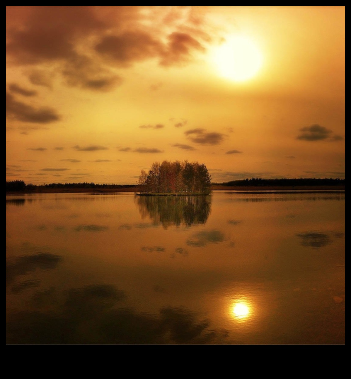 Sunset Sojourns: Chasing the Golden Hour ceļojumu fotogrāfijās