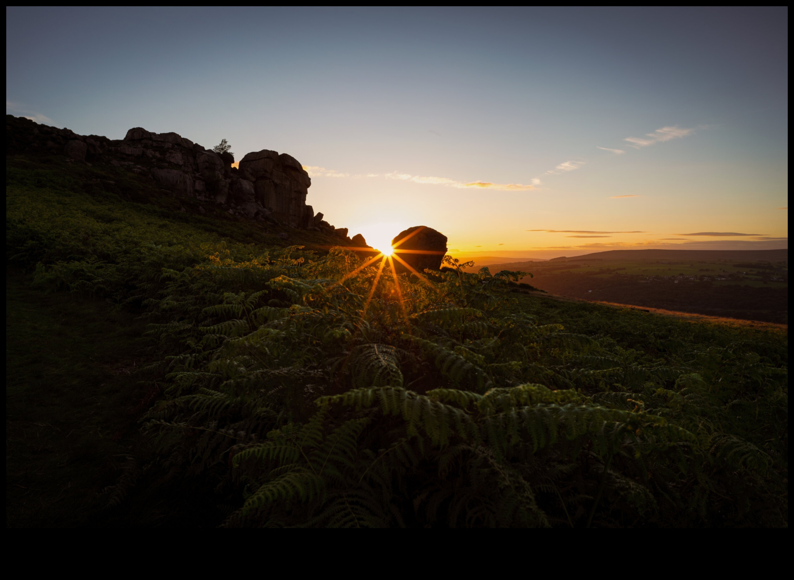 Sunset Sojourns: Chasing the Golden Hour ceļojumu fotogrāfijās