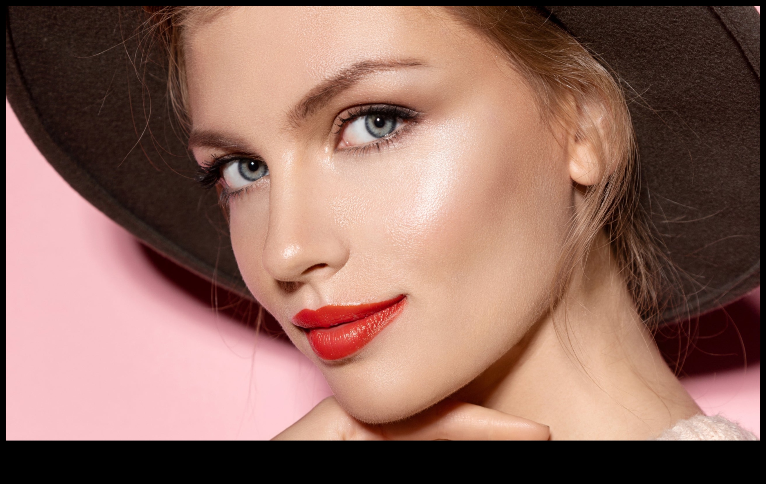 Bez piepūles valdzinājums: no jauna definējiet eleganci ar dabīgām grima metodēm