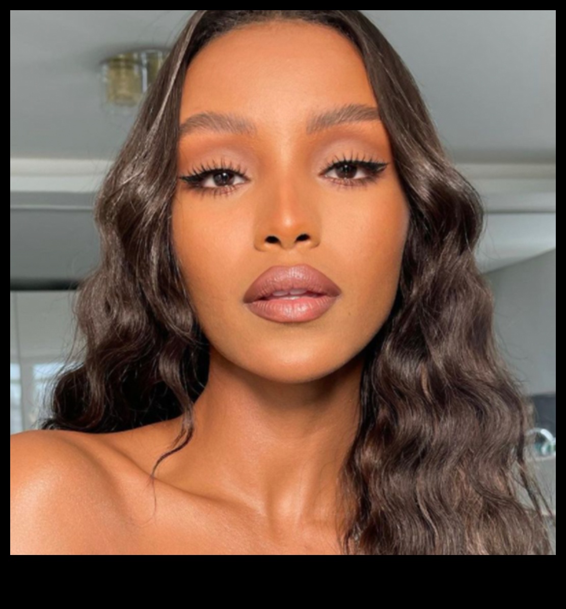 Neitrālu spēks: iegūstiet maigu un dabisku izskatu ar lūpu spīdumu