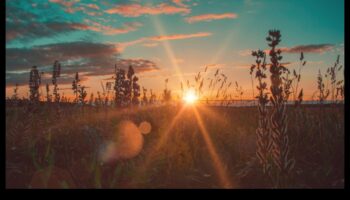Sunset Sojourns: Chasing the Golden Hour ceļojumu fotogrāfijās